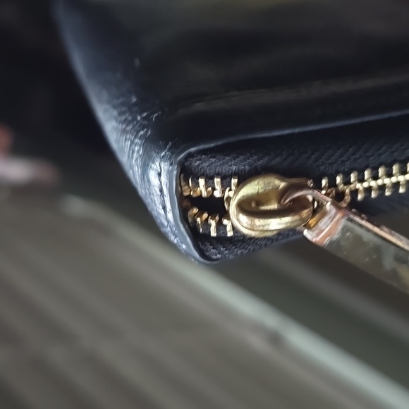 Tory Burch Black Leather Zip Wallet - Picture 8 of 14